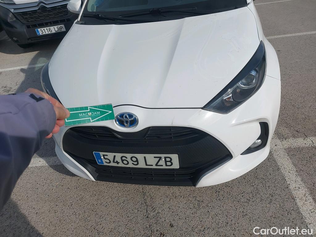  Toyota  Yaris TOYOTA  / 2020 / 5P / berlina con portón 1.5 120H Business Plus #11