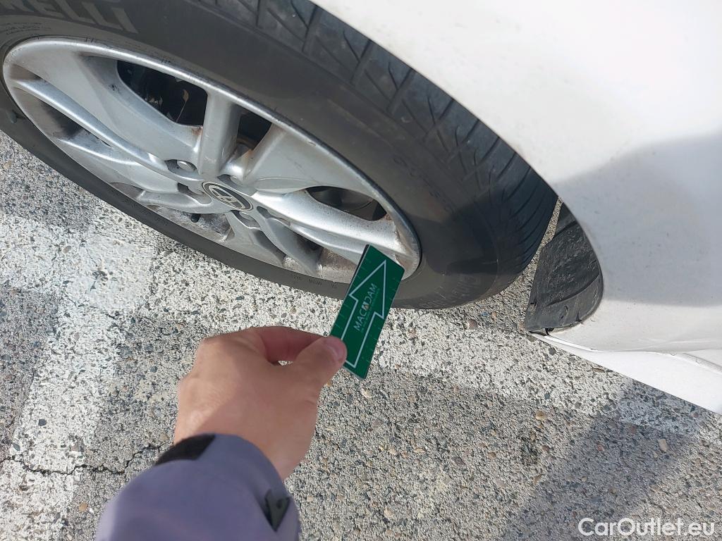  Toyota  Yaris TOYOTA  / 2020 / 5P / berlina con portón 1.5 120H Business Plus #8