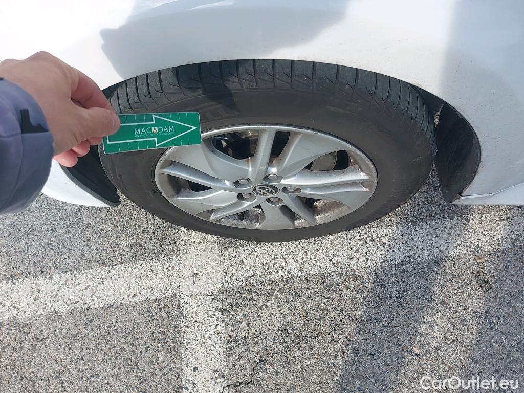  Toyota  Yaris TOYOTA  / 2020 / 5P / berlina con portón 1.5 120H Business Plus #7