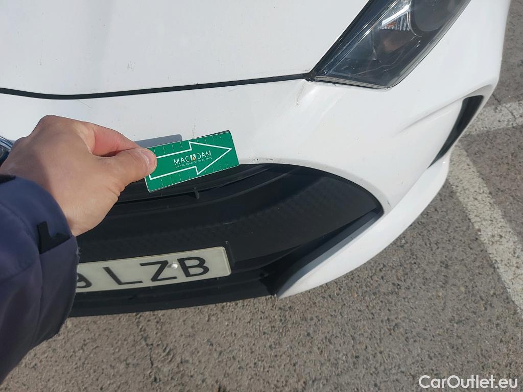  Toyota  Yaris TOYOTA  / 2020 / 5P / berlina con portón 1.5 120H Business Plus #12