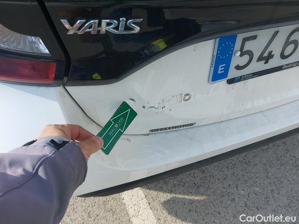  Toyota  Yaris TOYOTA  / 2020 / 5P / berlina con portón 1.5 120H Business Plus #6