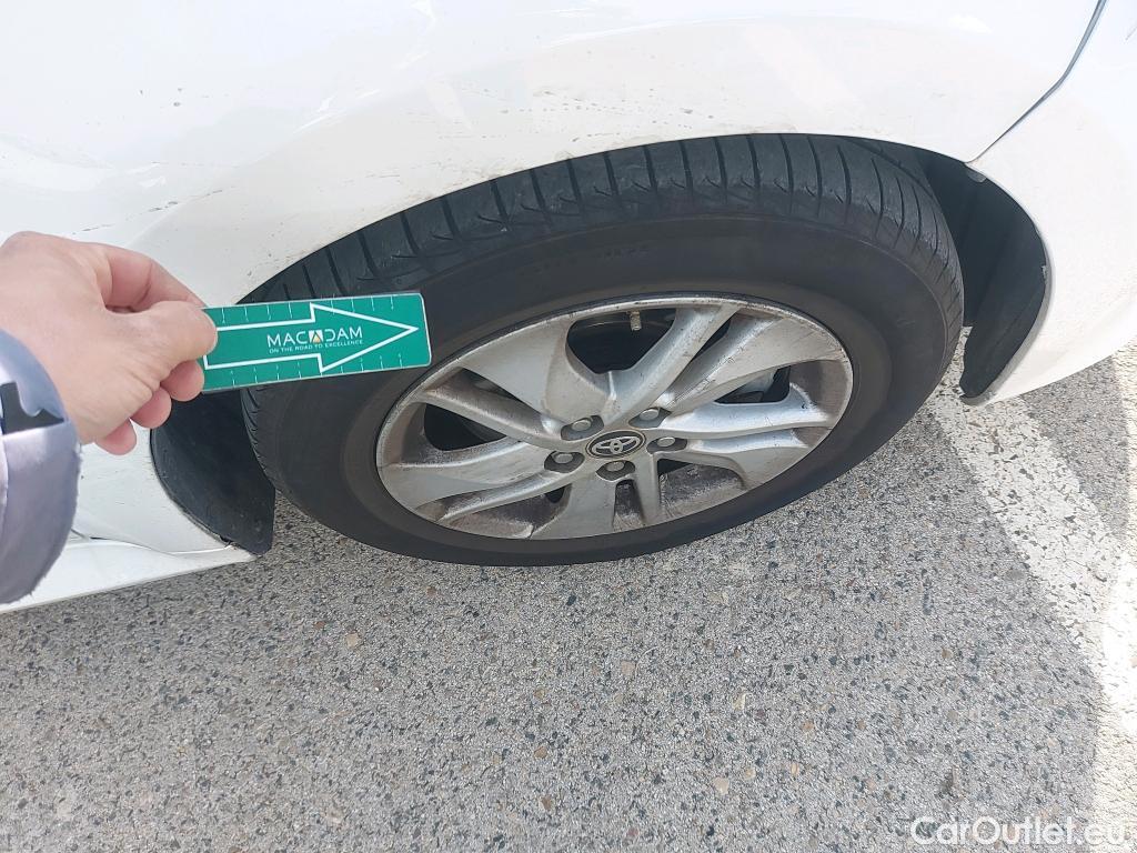  Toyota  Yaris TOYOTA  / 2020 / 5P / berlina con portón 1.5 120H Business Plus #9