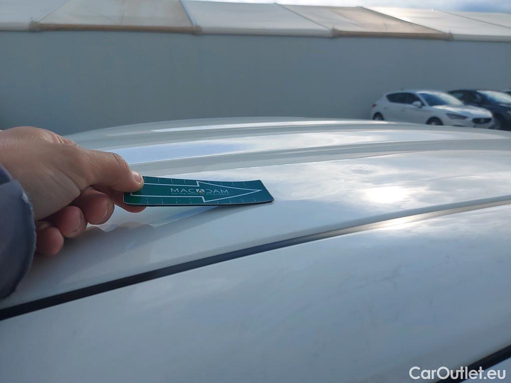  Toyota  Yaris TOYOTA  / 2020 / 5P / berlina con portón 1.5 120H Business Plus #4