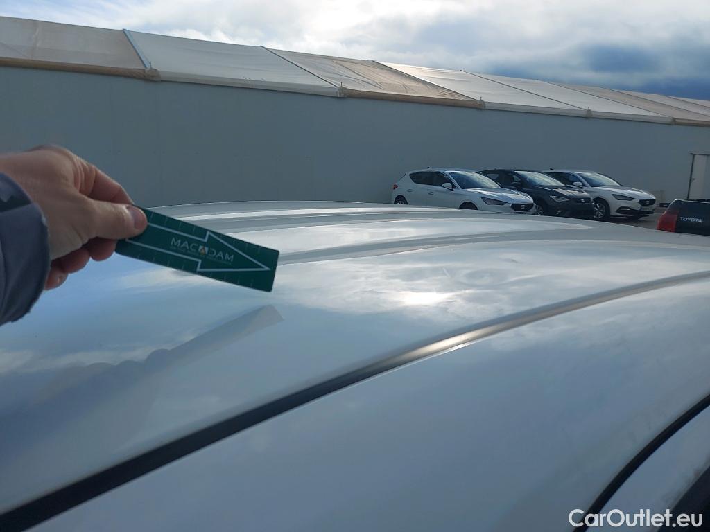  Toyota  Yaris TOYOTA  / 2020 / 5P / berlina con portón 1.5 120H Business Plus #3