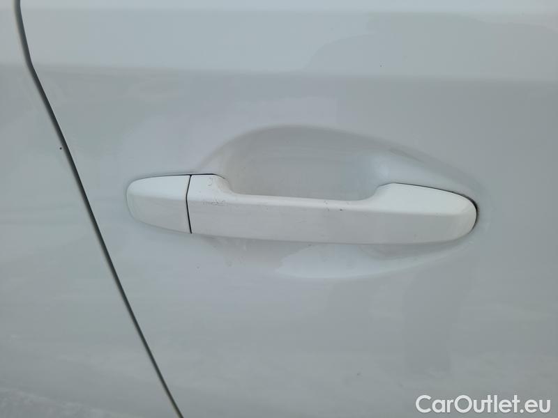  Toyota  Auris  (2012)  TS 1.6Valv.97 Classic #28