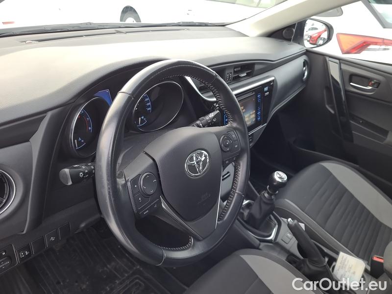  Toyota  Auris  (2012)  TS 1.6Valv.97 Classic #10
