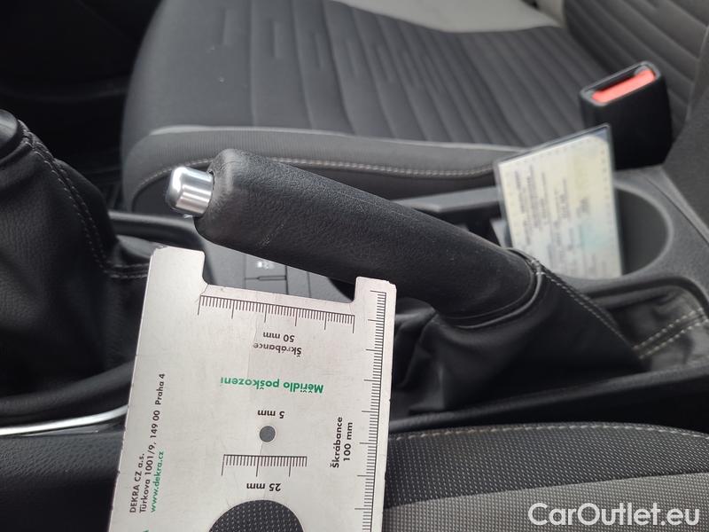  Toyota  Auris  (2012)  TS 1.6Valv.97 Classic #12