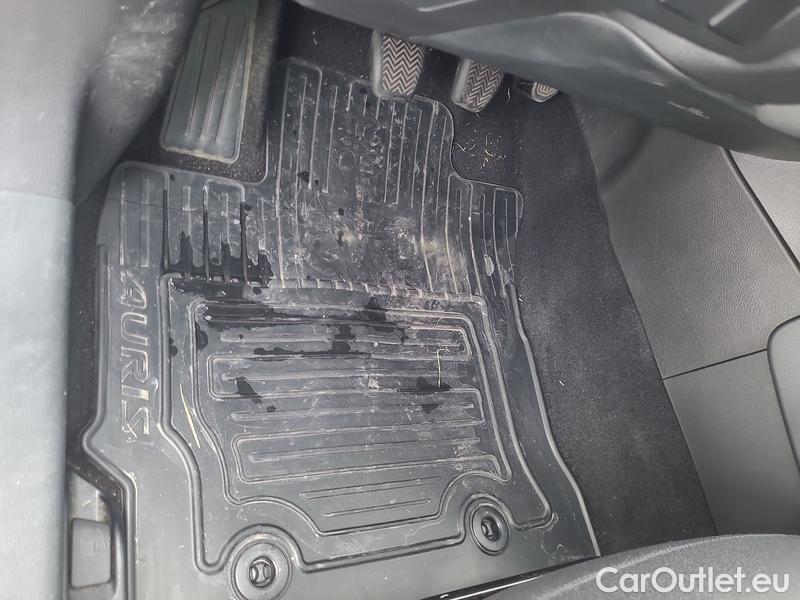  Toyota  Auris  (2012)  TS 1.6Valv.97 Classic #9