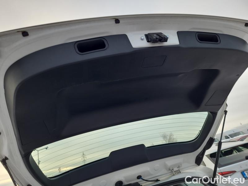  Toyota  Auris  (2012)  TS 1.6Valv.97 Classic #19