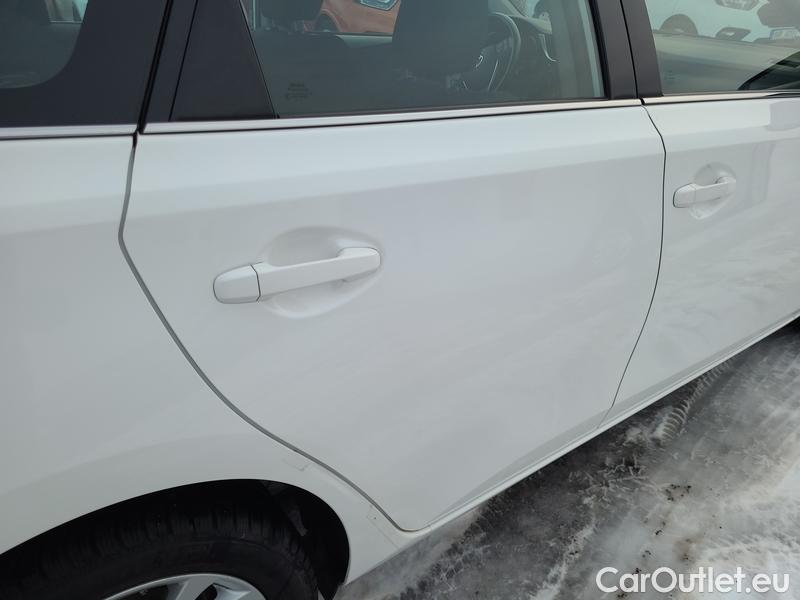  Toyota  Auris  (2012)  TS 1.6Valv.97 Classic #24