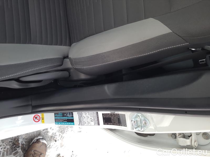  Toyota  Auris  (2012)  TS 1.6Valv.97 Classic #16