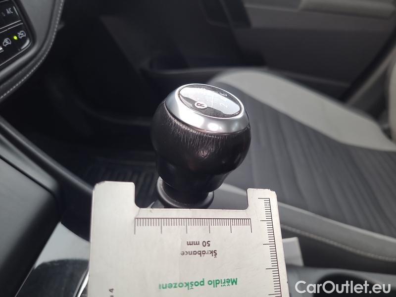  Toyota  Auris  (2012)  TS 1.6Valv.97 Classic #11