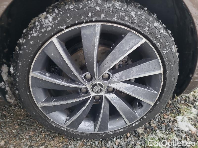  Skoda  Octavia  Combi  (5E5)(03.2017->) Co1.5TSI 110 L&K AT #27