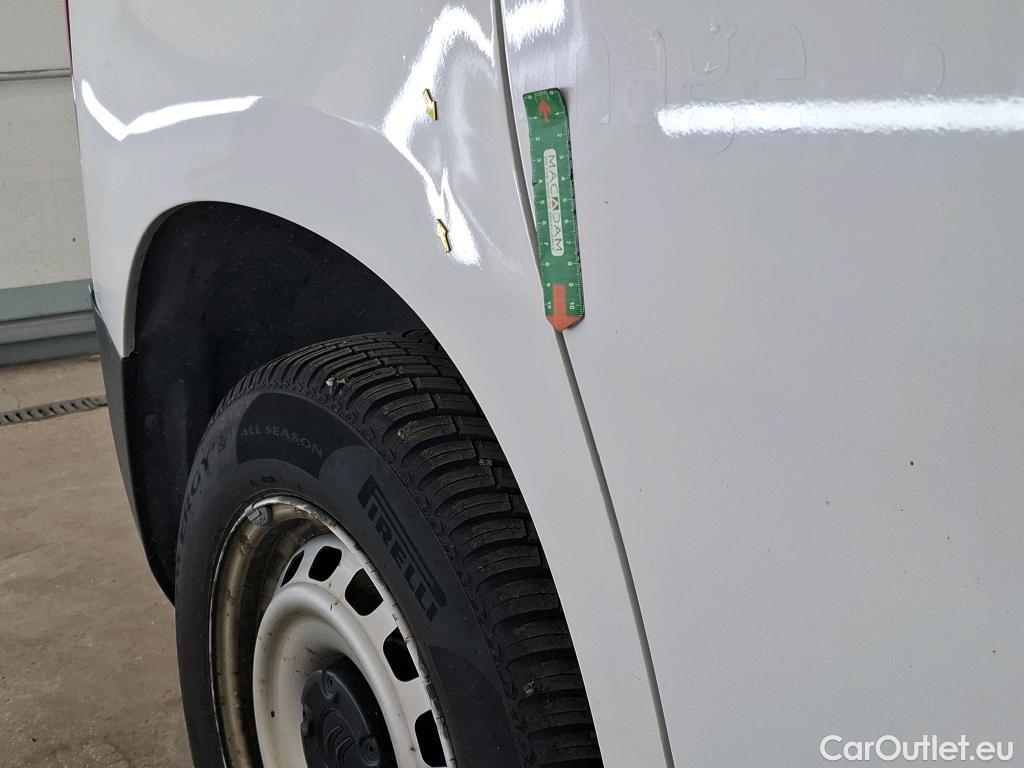  Citroen  Berlingo CITROEN  / 2018 / 4P / Fourgonnette M 650kg BlueHDi 75 S&S BVM Club #21