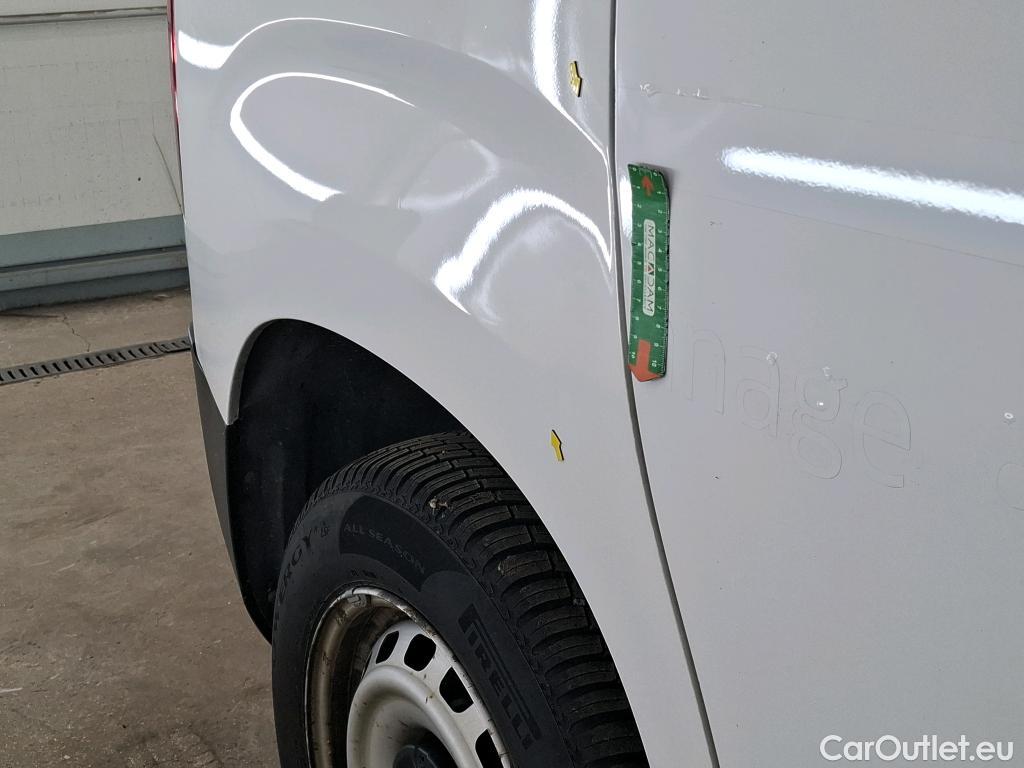  Citroen  Berlingo CITROEN  / 2018 / 4P / Fourgonnette M 650kg BlueHDi 75 S&S BVM Club #24