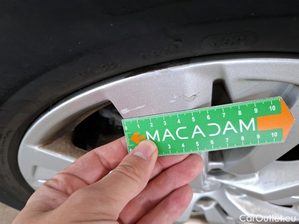  Peugeot  3008  Active Pack 1.5 HDi 130CV BVA8 E6d #36