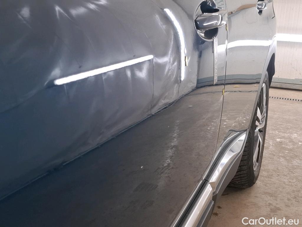  Peugeot  3008 PEUGEOT  / 2020 / 5P / SUV 1.6 HYBRID 225 E-EAT8 Allure Pack #42