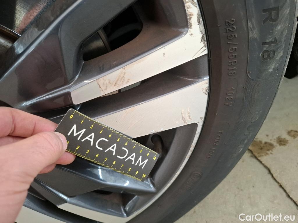  Peugeot  3008 PEUGEOT  / 2020 / 5P / SUV 1.6 HYBRID 225 E-EAT8 Allure Pack #96