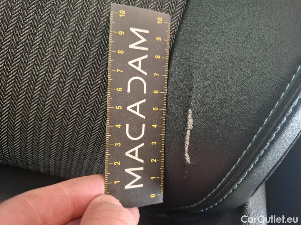  Peugeot  3008 PEUGEOT  / 2020 / 5P / SUV 1.6 HYBRID 225 E-EAT8 Allure Pack #72