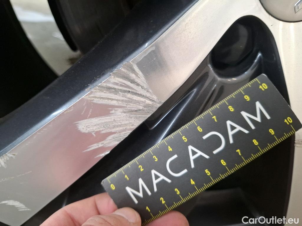  Peugeot  3008 PEUGEOT  / 2020 / 5P / SUV 1.6 HYBRID 225 E-EAT8 Allure Pack #101