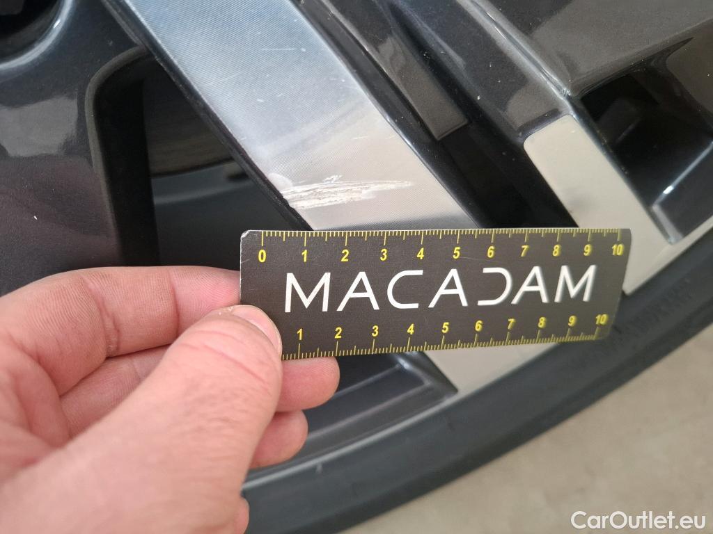  Peugeot  3008 PEUGEOT  / 2020 / 5P / SUV 1.6 HYBRID 225 E-EAT8 Allure Pack #104