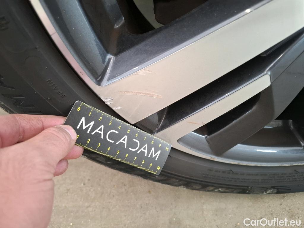  Peugeot  3008 PEUGEOT  / 2020 / 5P / SUV 1.6 HYBRID 225 E-EAT8 Allure Pack #97