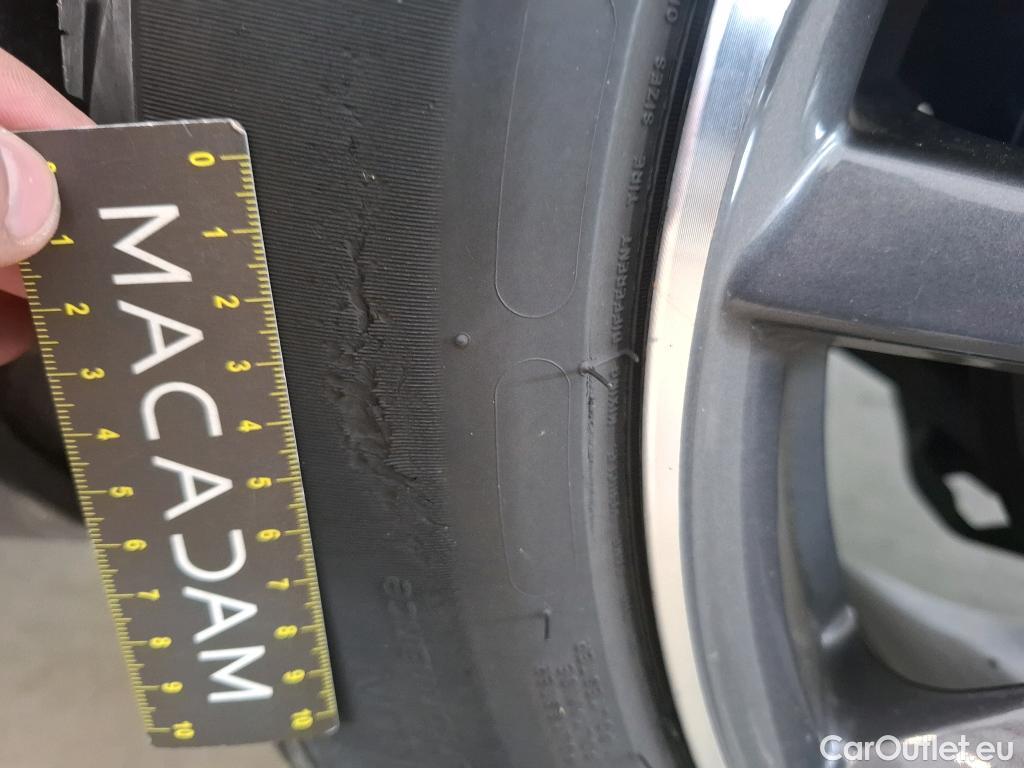  Peugeot  3008 PEUGEOT  / 2020 / 5P / SUV 1.6 HYBRID 225 E-EAT8 Allure Pack #70