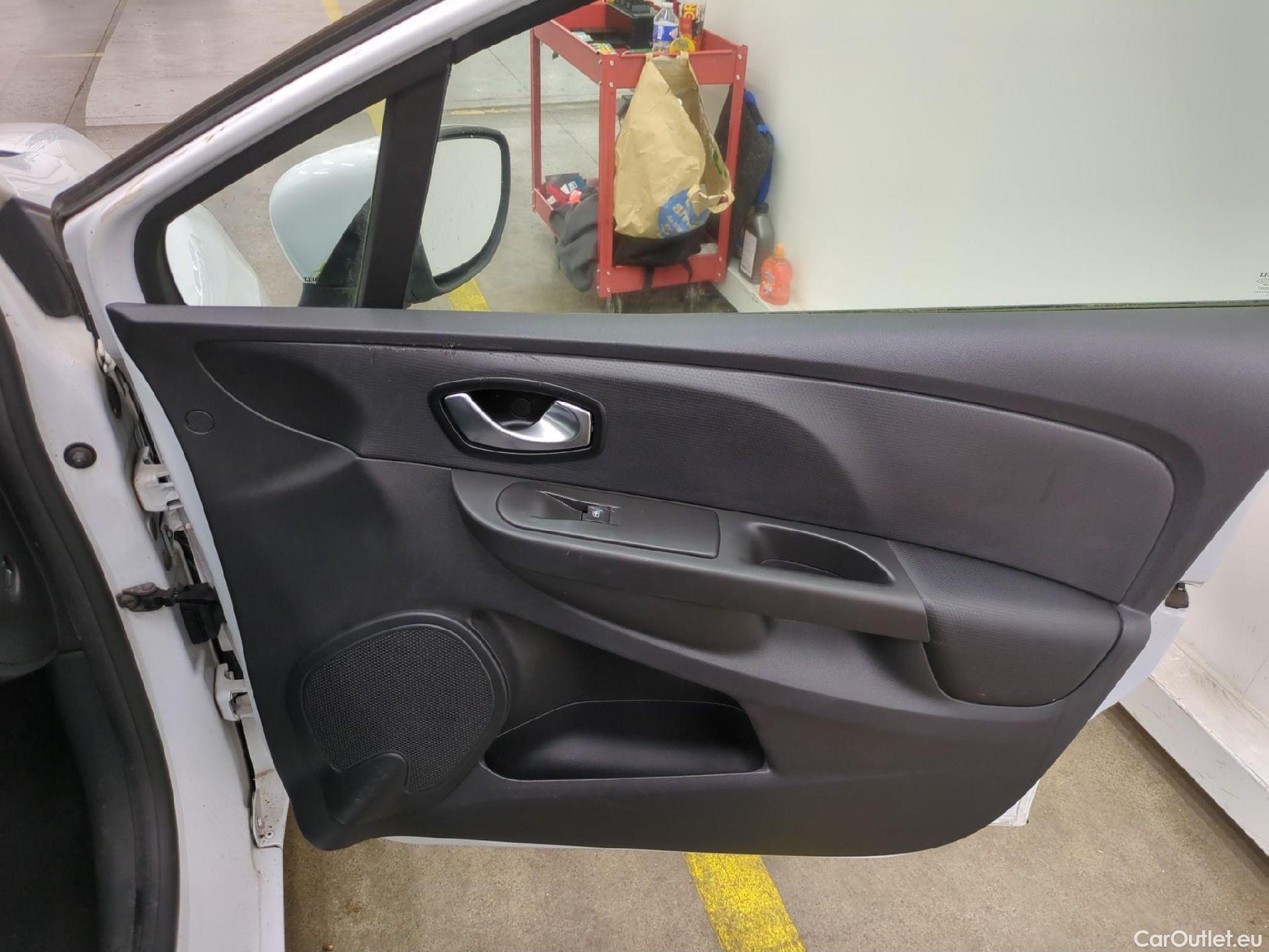  Renault  Clio  IV Air MediaNav 1.5 dCi 90CV BVM5 E6 #12