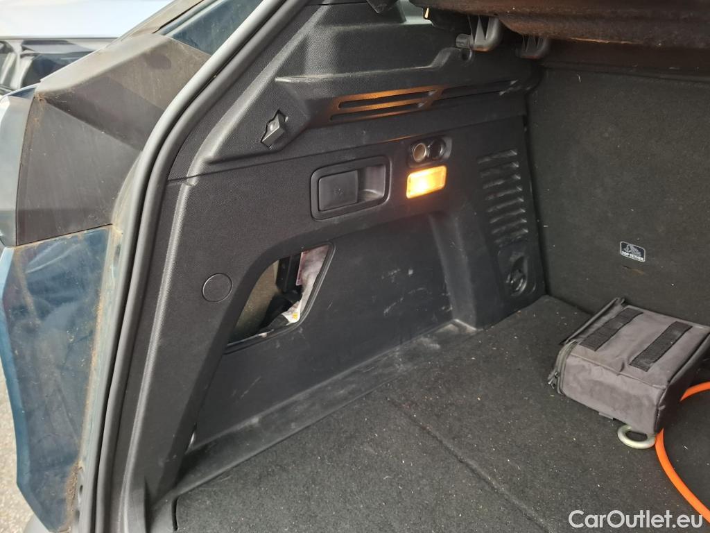  Peugeot  3008 PEUGEOT  / 2020 / 5P / SUV 1.6 HYBRID 225 E-EAT8 Allure Pack #67