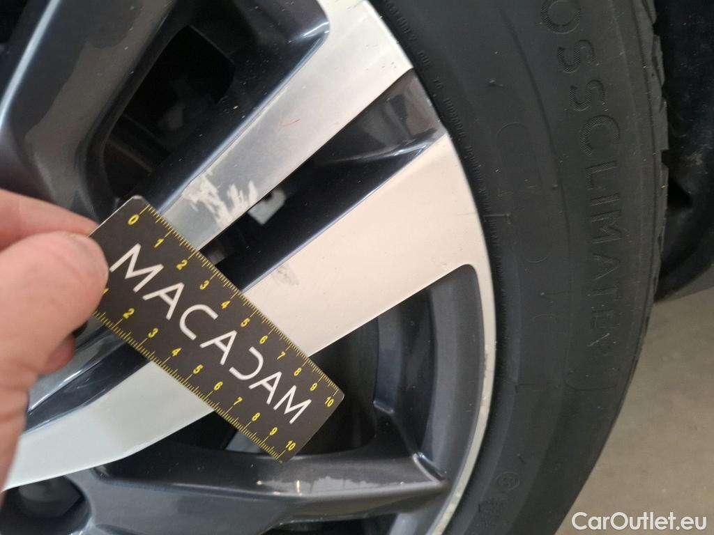  Peugeot  3008 PEUGEOT  / 2020 / 5P / SUV 1.6 HYBRID 225 E-EAT8 Allure Pack #107