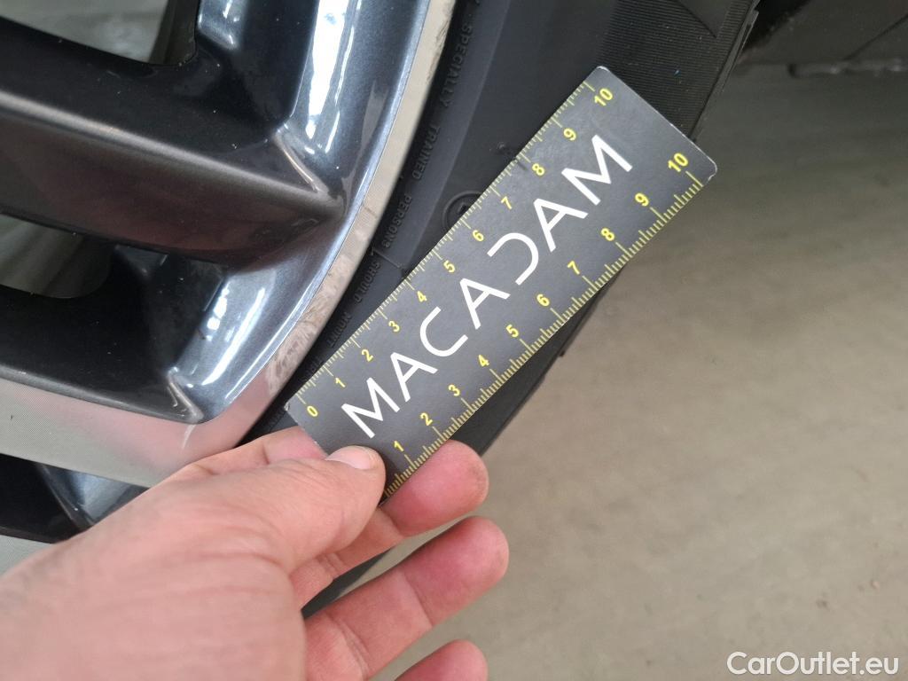  Peugeot  3008 PEUGEOT  / 2020 / 5P / SUV 1.6 HYBRID 225 E-EAT8 Allure Pack #108