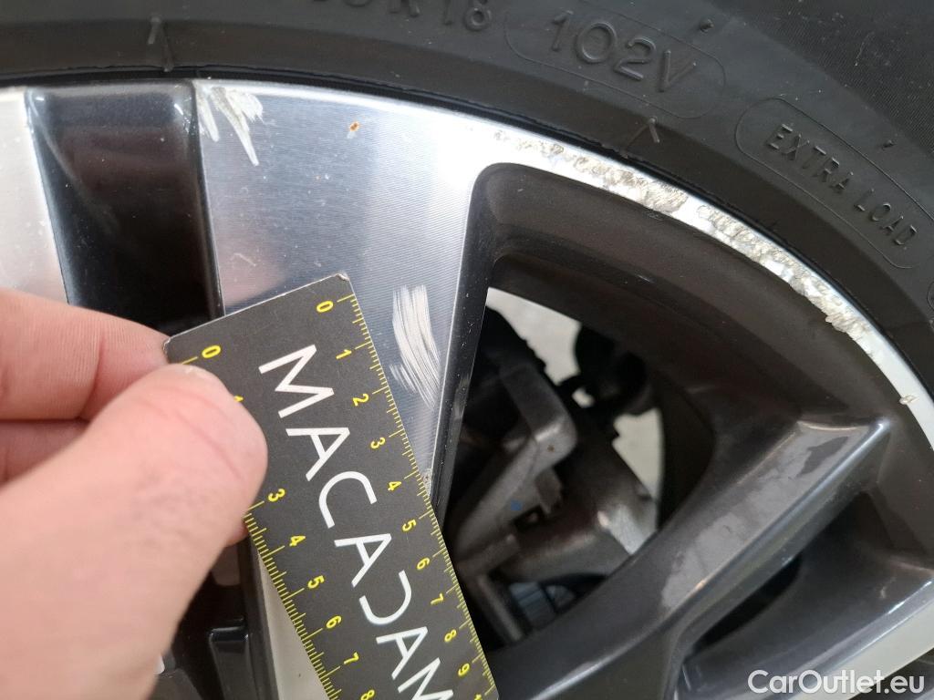  Peugeot  3008 PEUGEOT  / 2020 / 5P / SUV 1.6 HYBRID 225 E-EAT8 Allure Pack #84