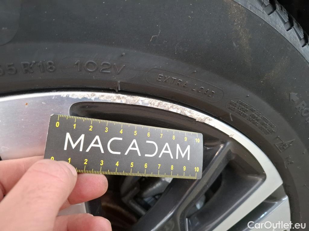  Peugeot  3008 PEUGEOT  / 2020 / 5P / SUV 1.6 HYBRID 225 E-EAT8 Allure Pack #86