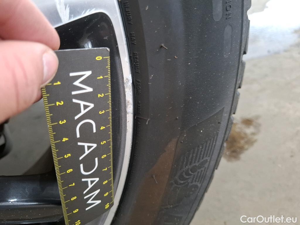  Peugeot  3008 PEUGEOT  / 2020 / 5P / SUV 1.6 HYBRID 225 E-EAT8 Allure Pack #88