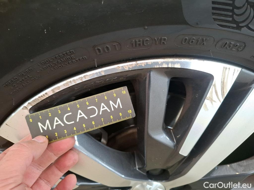  Peugeot  3008 PEUGEOT  / 2020 / 5P / SUV 1.6 HYBRID 225 E-EAT8 Allure Pack #94