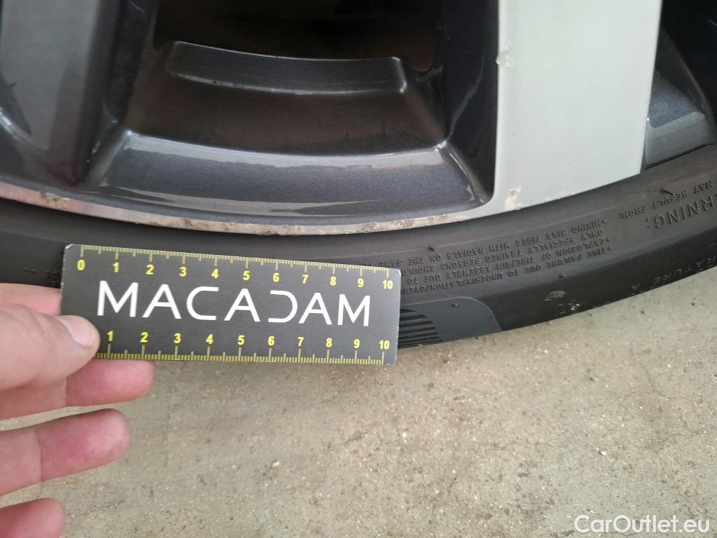  Peugeot  3008 PEUGEOT  / 2020 / 5P / SUV 1.6 HYBRID 225 E-EAT8 Allure Pack #98