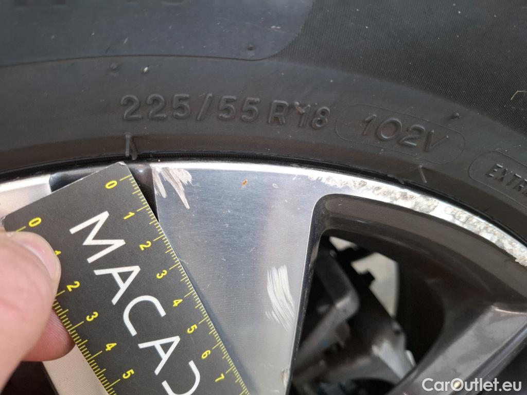  Peugeot  3008 PEUGEOT  / 2020 / 5P / SUV 1.6 HYBRID 225 E-EAT8 Allure Pack #85