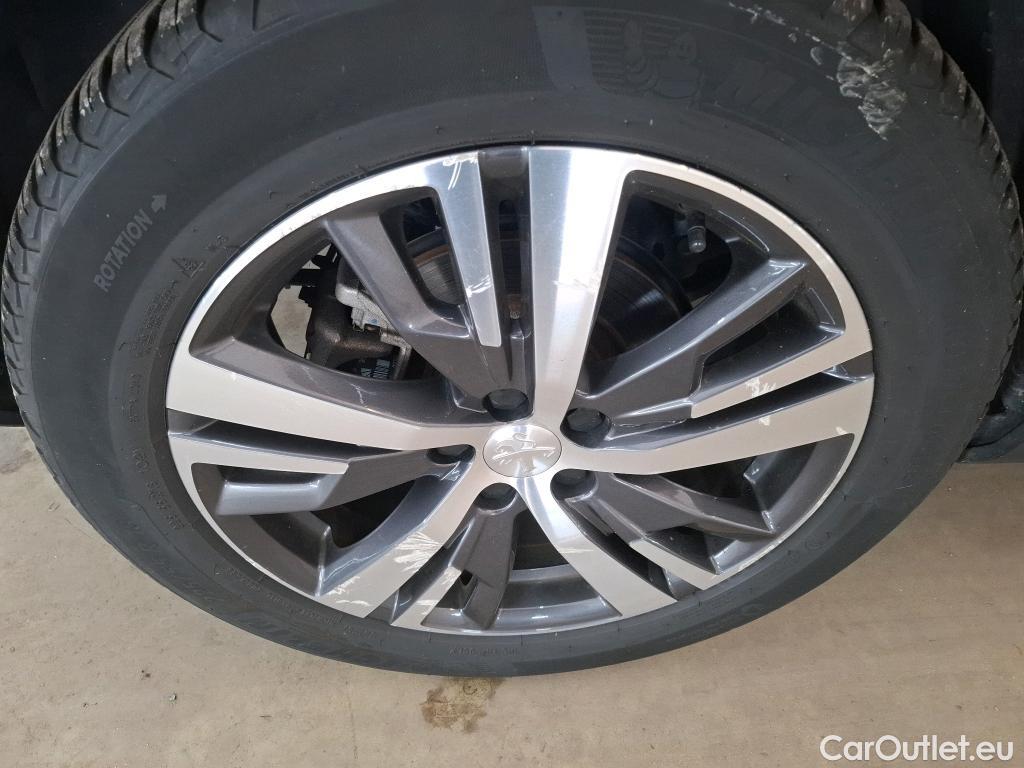  Peugeot  3008 PEUGEOT  / 2020 / 5P / SUV 1.6 HYBRID 225 E-EAT8 Allure Pack #100