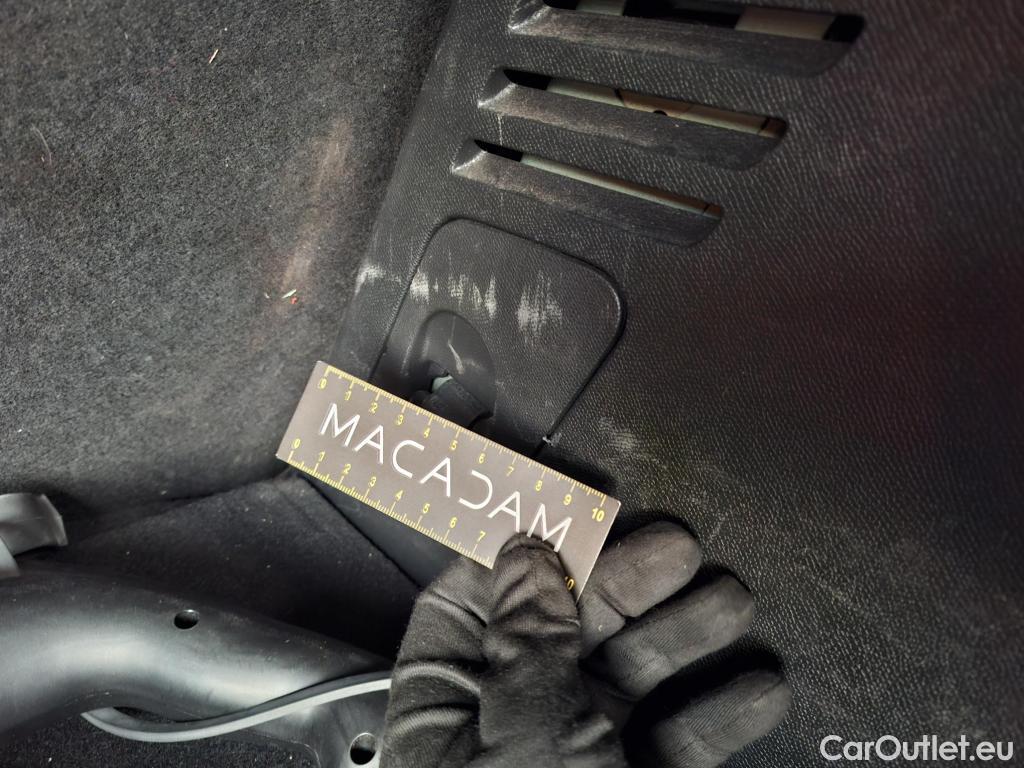  Peugeot  3008 PEUGEOT  / 2020 / 5P / SUV 1.6 HYBRID 225 E-EAT8 Allure Pack #115