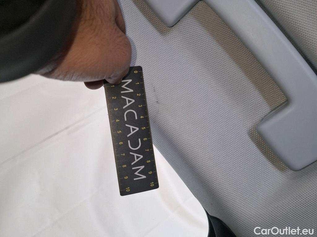  Peugeot  3008 PEUGEOT  / 2020 / 5P / SUV 1.6 HYBRID 225 E-EAT8 Allure Pack #4