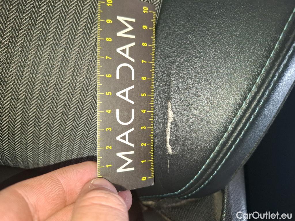  Peugeot  3008 PEUGEOT  / 2020 / 5P / SUV 1.6 HYBRID 225 E-EAT8 Allure Pack #73