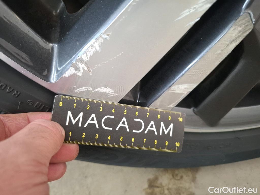  Peugeot  3008 PEUGEOT  / 2020 / 5P / SUV 1.6 HYBRID 225 E-EAT8 Allure Pack #102