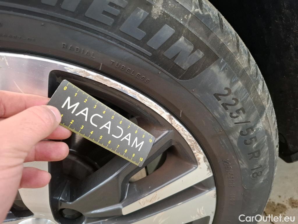  Peugeot  3008 PEUGEOT  / 2020 / 5P / SUV 1.6 HYBRID 225 E-EAT8 Allure Pack #95