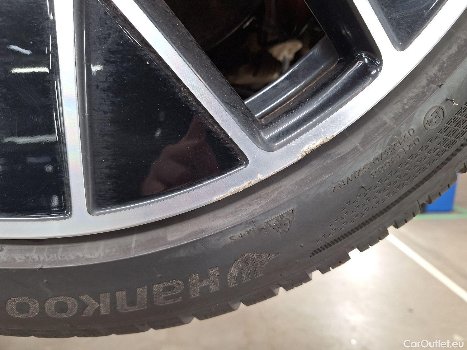  Porsche  Taycan Porsche,  BEV, Porsche  4S 4d #35