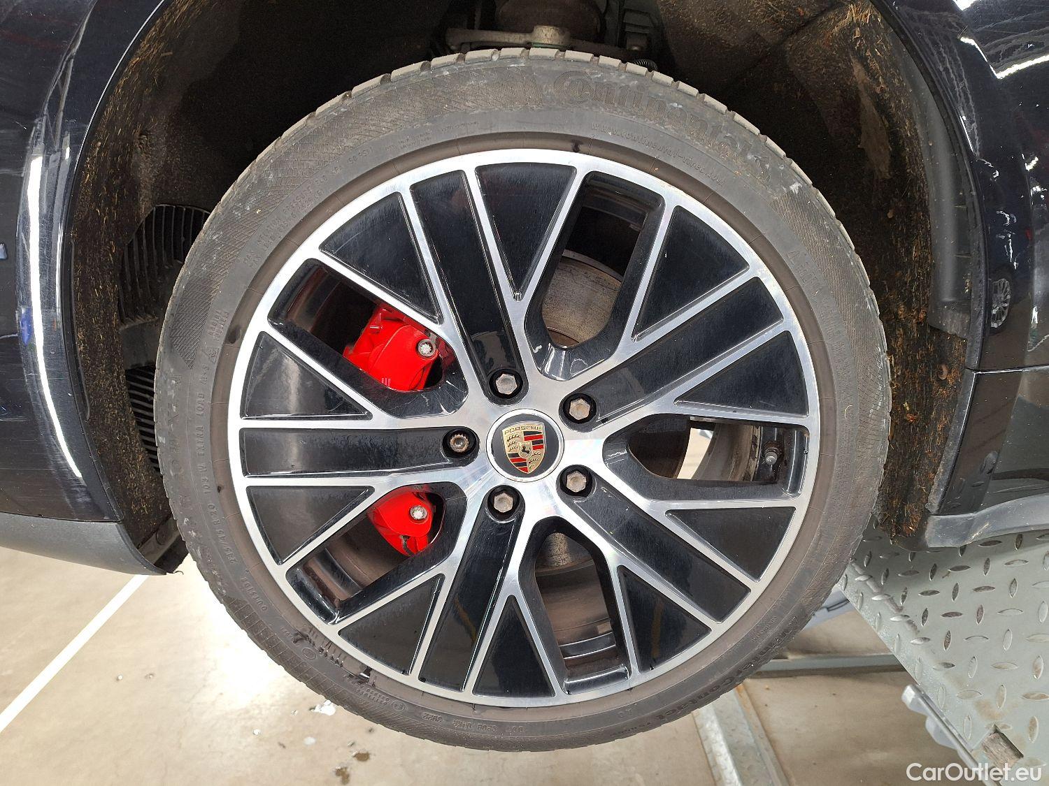  Porsche  Taycan Porsche,  BEV, Porsche  4S 4d #36