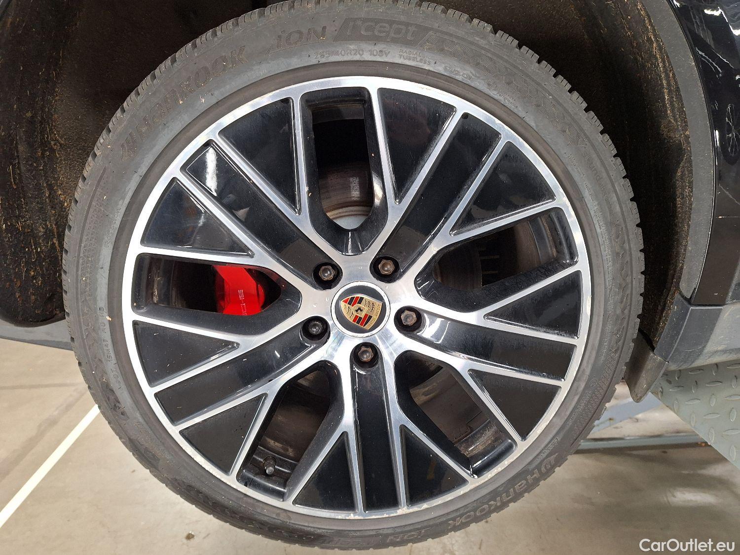  Porsche  Taycan Porsche,  BEV, Porsche  4S 4d #32