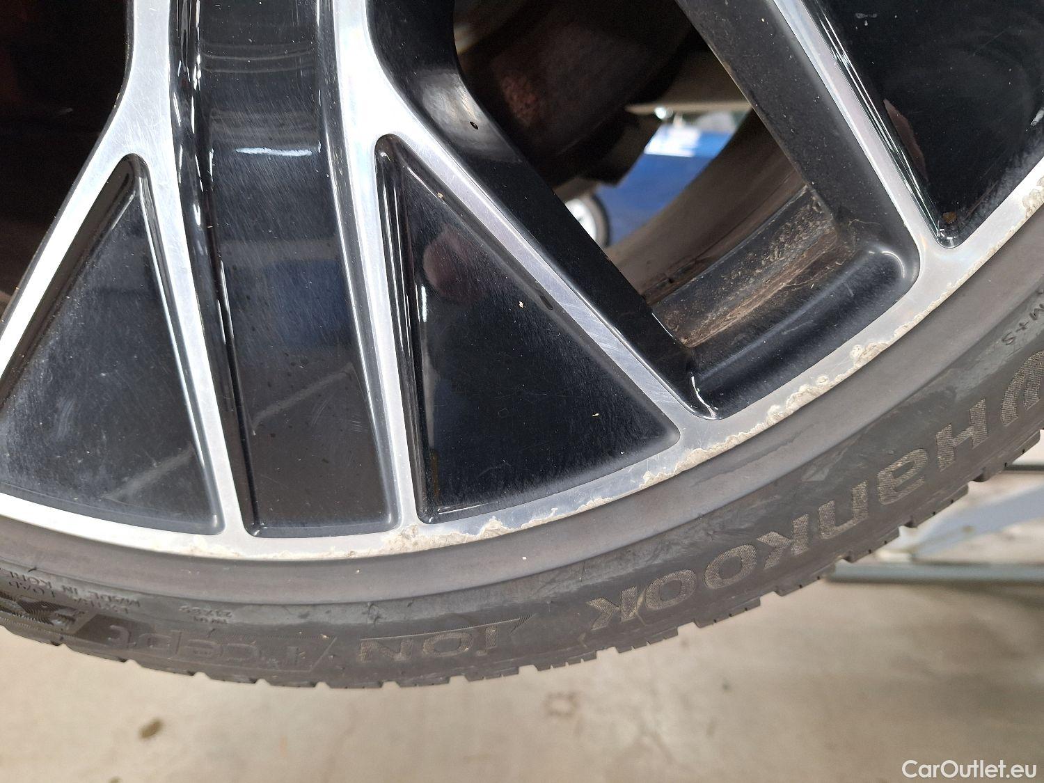  Porsche  Taycan Porsche,  BEV, Porsche  4S 4d #33