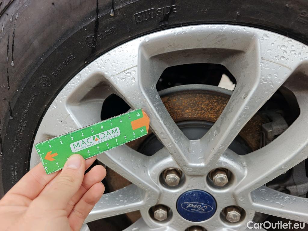  Ford  Kuga FORD  / 2019 / 5P / todoterreno Titanium 2.5 Duratec FHEV 140kW Auto #26