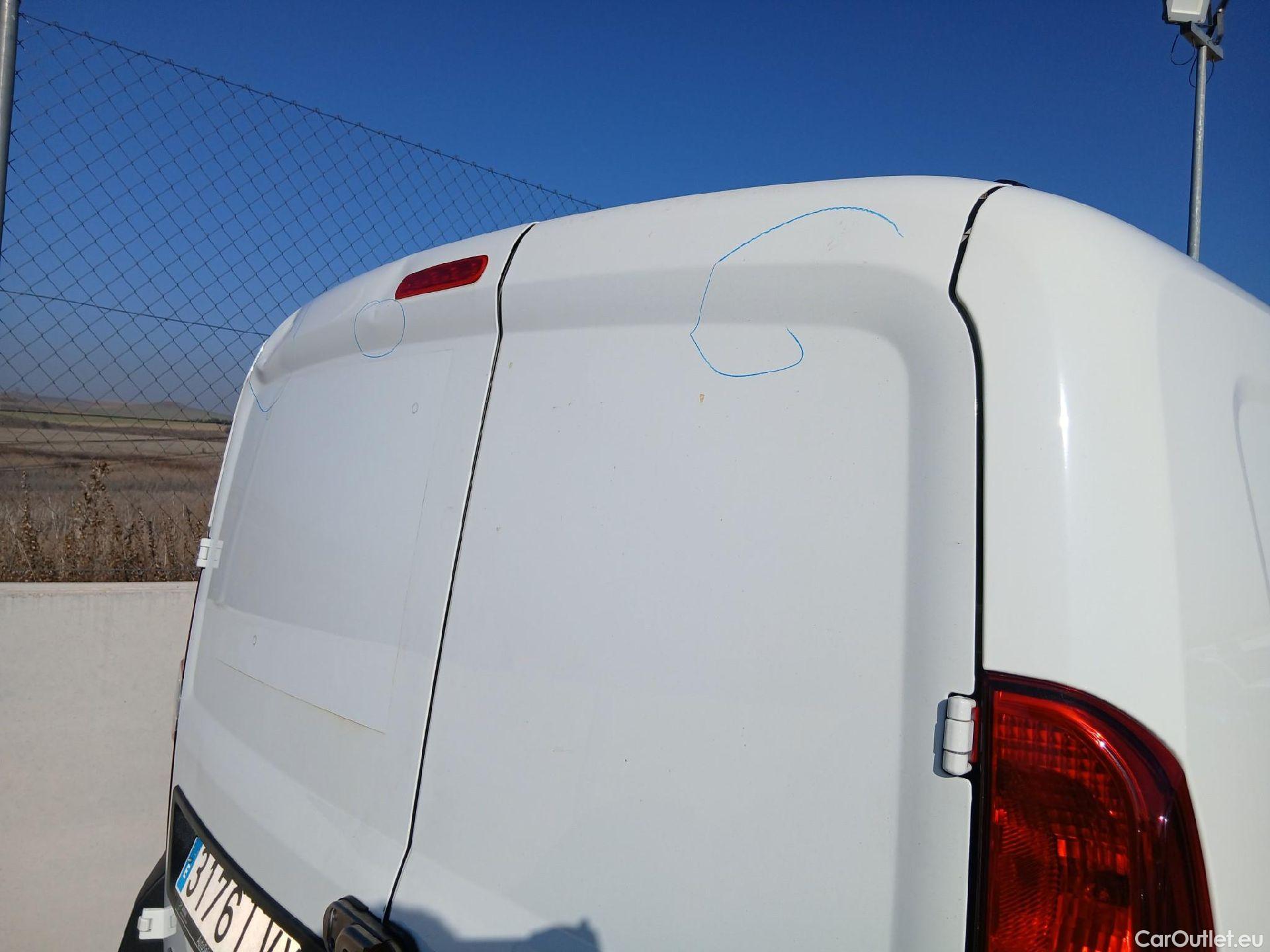  Fiat  Doblo FIAT Doblò Cargo/2015/4P/furgón derivado de turismo Cargo SX 1.6 Mjet 66kW (90CV) (AC) #15