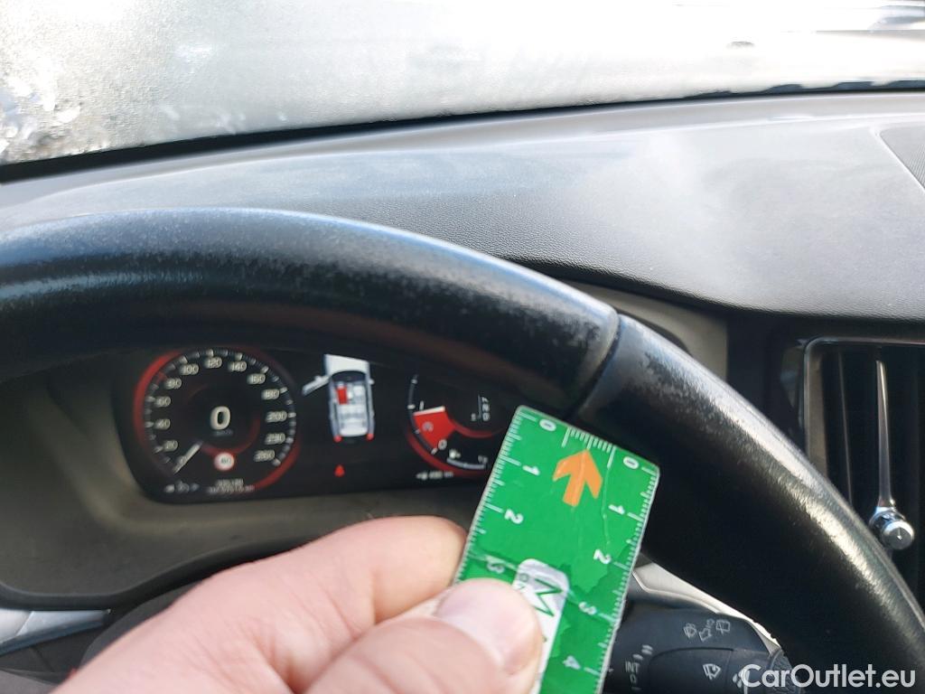  Volvo  XC60 VOLVO  / 2017 / 5P / todoterreno 2.0 D4 Business Plus Auto #32